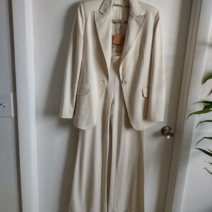 Max Studio Cream Women's Suit Set